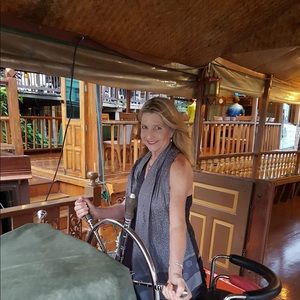 Meet your Posher, Courtney